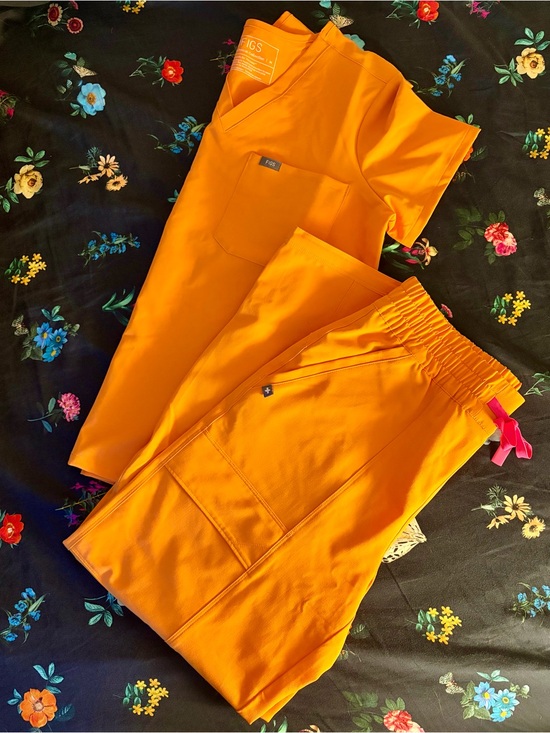 Figs Pants - FIGS Creamsicle Scrub Set